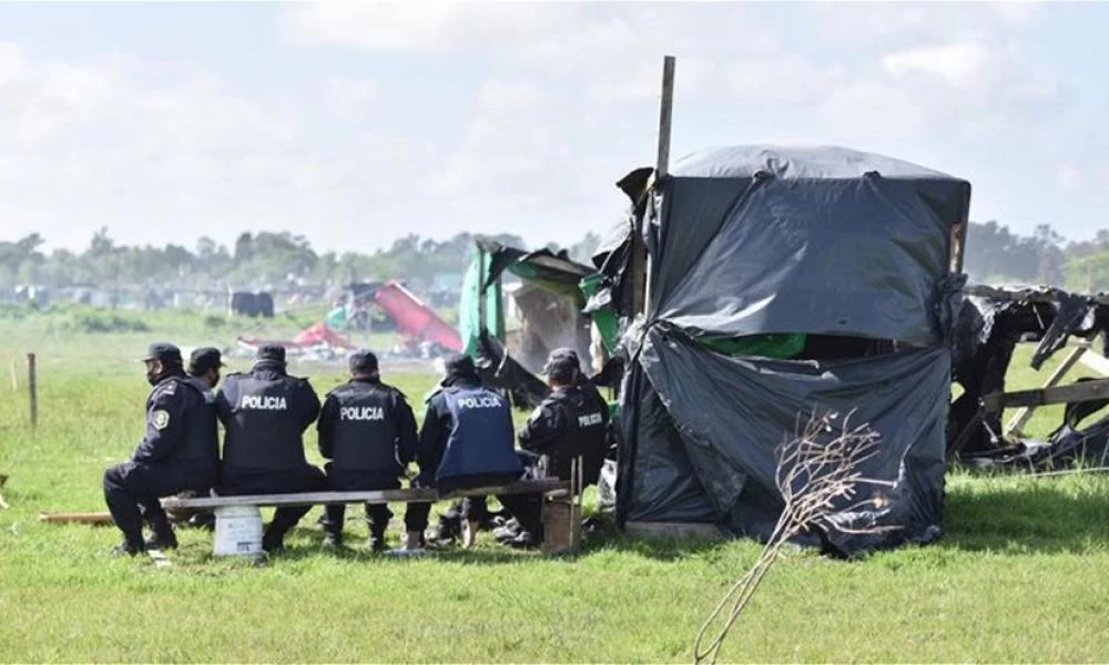 Αργεντινή: Αστυνομικοί έδιωξαν εκατοντάδες άστεγους από πρόχειρο καταυλισμό